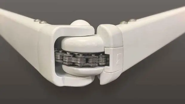Interconnected metal-link chain drive used inside Apollo retractable awning lateral arms