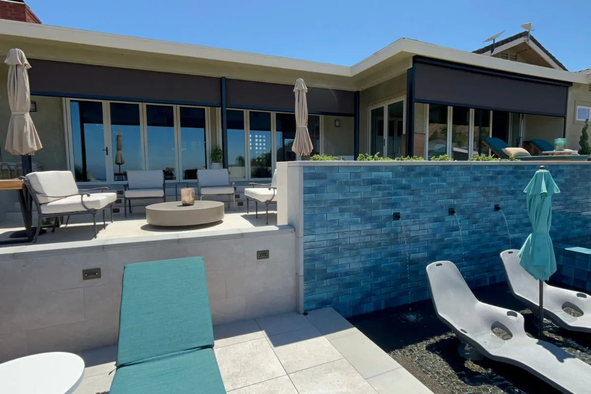 Lifestyle — patio/California room with screen deployed